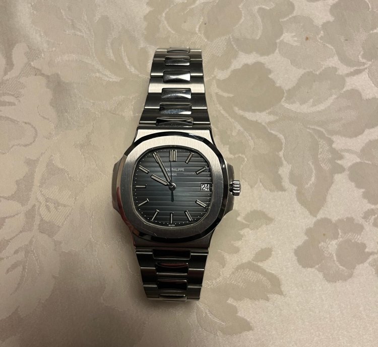 Patek Philippe Nautilus Rare Patek 5711 1a Genta Design Geneva Seal Led Dial Service