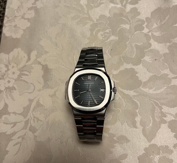 Patek Philippe Nautilus Rare Patek 5711 1a Genta Design Geneva Seal Led Dial Service