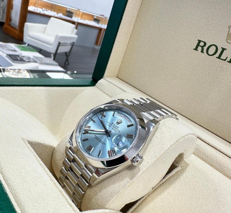Rolex Day-date 40 President 40mm Day-date 228206 Platinum Ice Blue Roman Dial Unworn