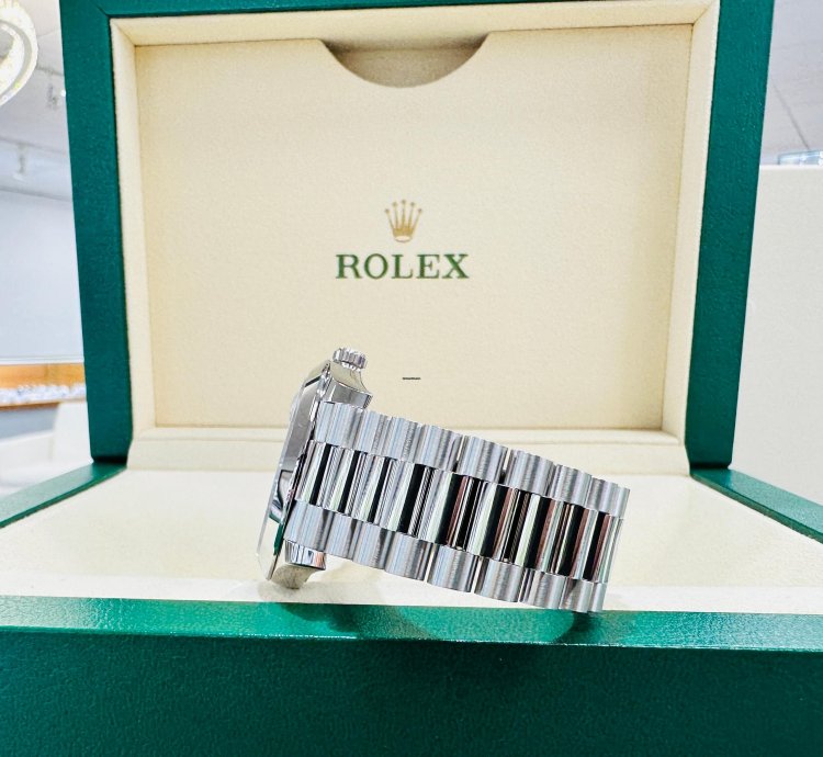 Rolex Day-date 40 President 40mm Day-date 228206 Platinum Ice Blue Roman Dial Unworn