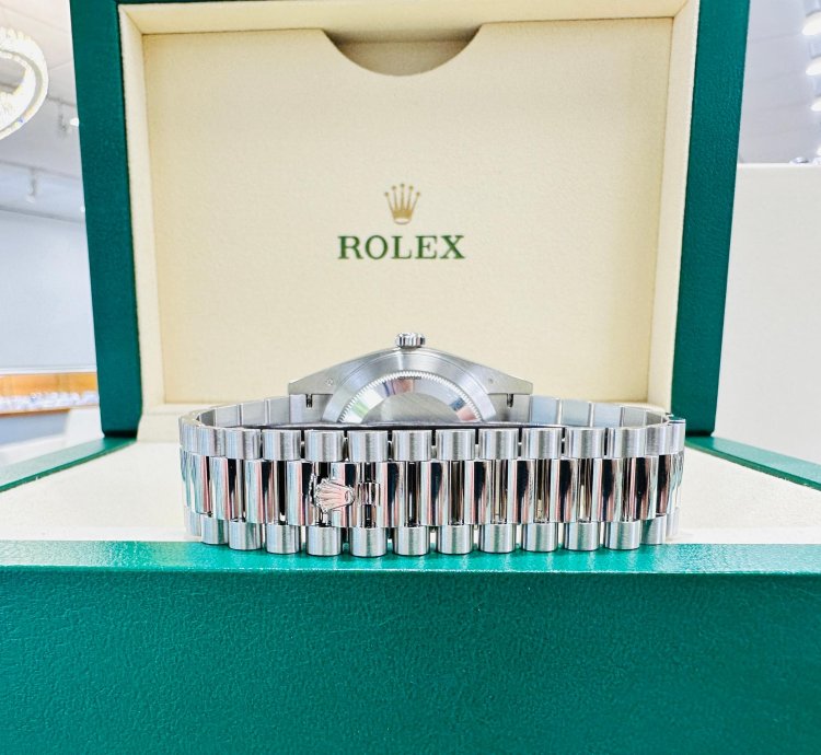 Rolex Day-date 40 President 40mm Day-date 228206 Platinum Ice Blue Roman Dial Unworn