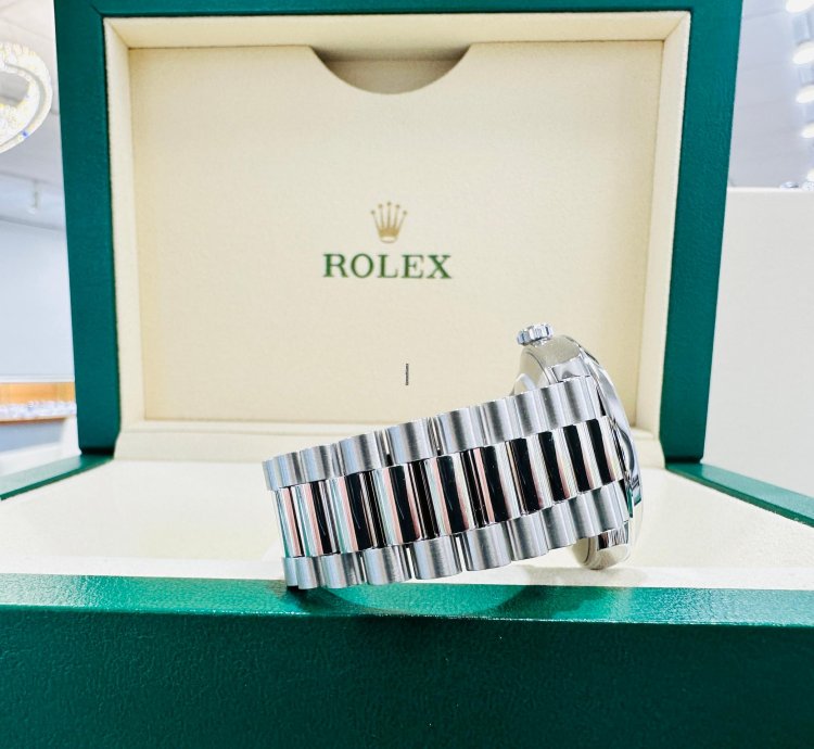 Rolex Day-date 40 President 40mm Day-date 228206 Platinum Ice Blue Roman Dial Unworn