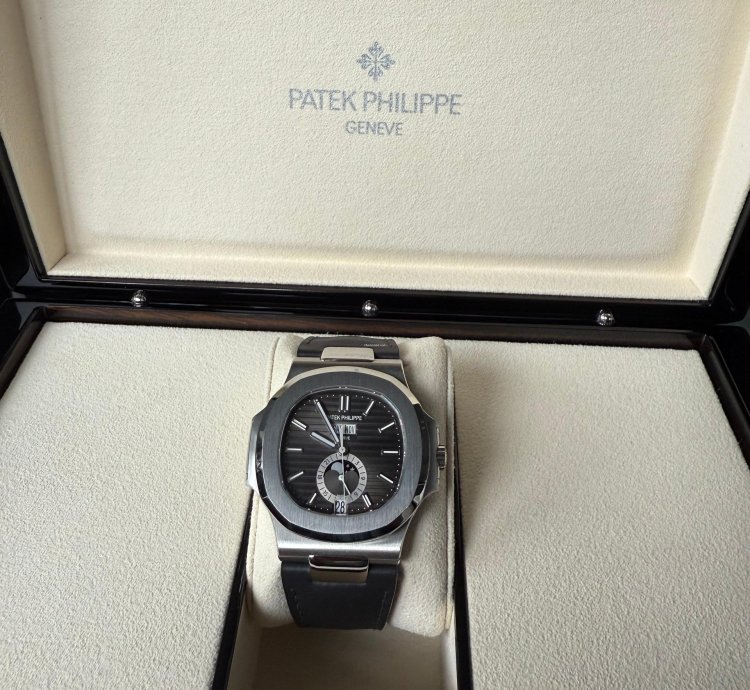 Patek Philippe Nautilus Rarely Used Full Set