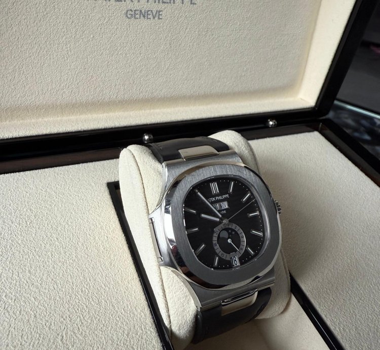 Patek Philippe Nautilus Rarely Used Full Set