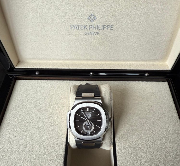 Patek Philippe Nautilus Rarely Used Full Set