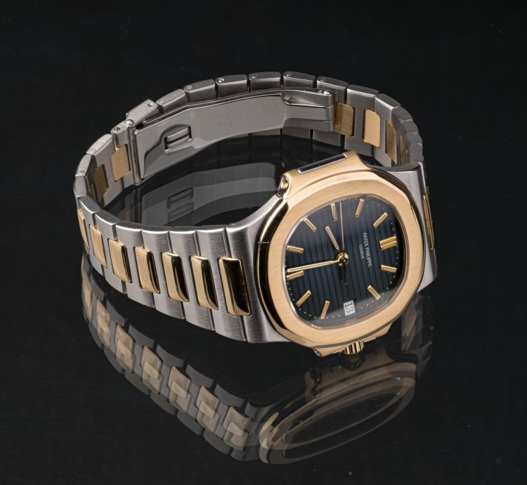 Patek Philippe Nautilus Recently Servised Original Box Wooden Box And Travel Case