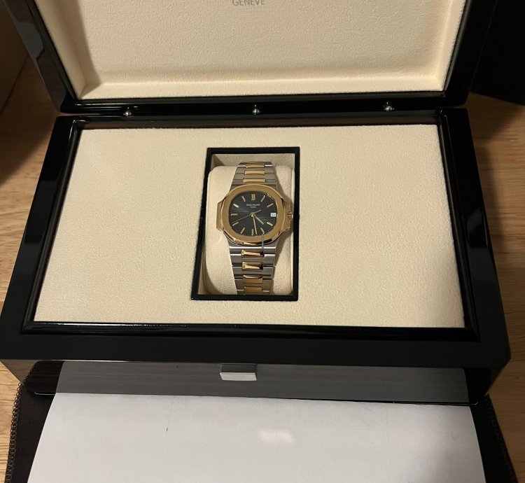 Patek Philippe Nautilus Recently Servised Original Box Wooden Box And Travel Case