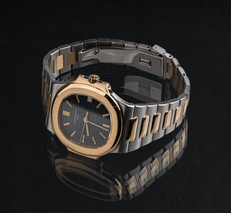 Patek Philippe Nautilus Recently Servised Original Box Wooden Box And Travel Case