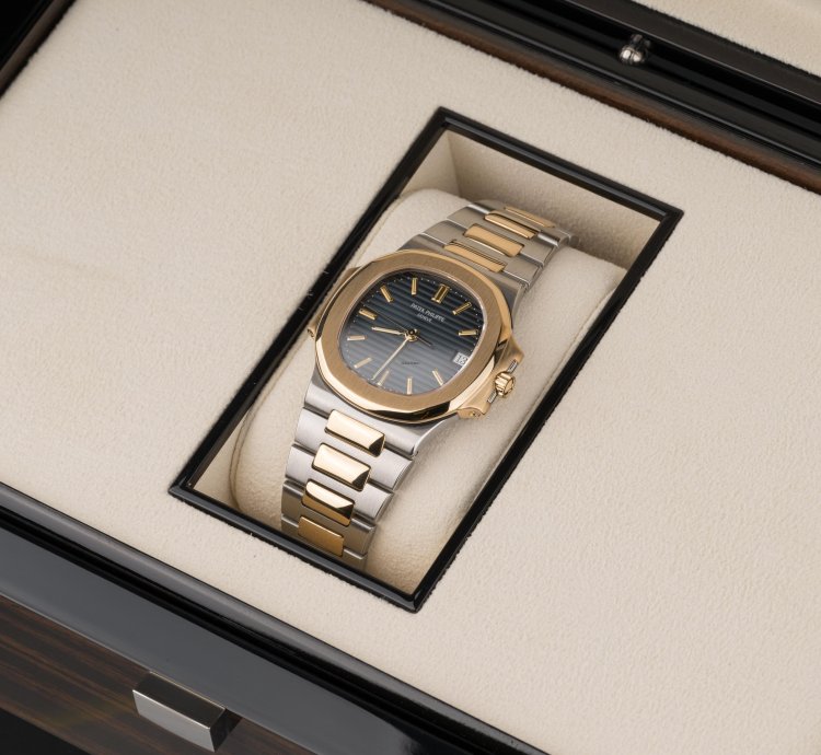 Patek Philippe Nautilus Recently Servised Original Box Wooden Box And Travel Case