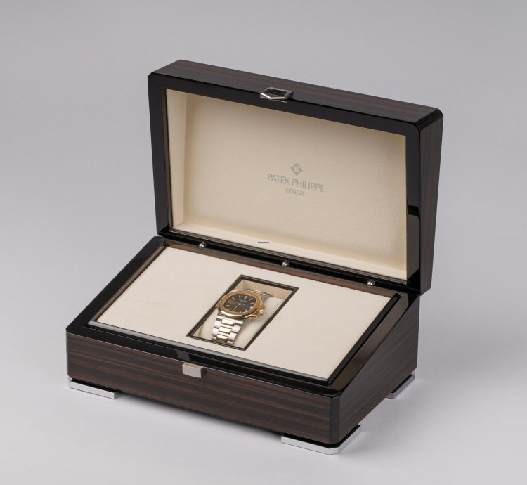 Patek Philippe Nautilus Recently Servised Original Box Wooden Box And Travel Case