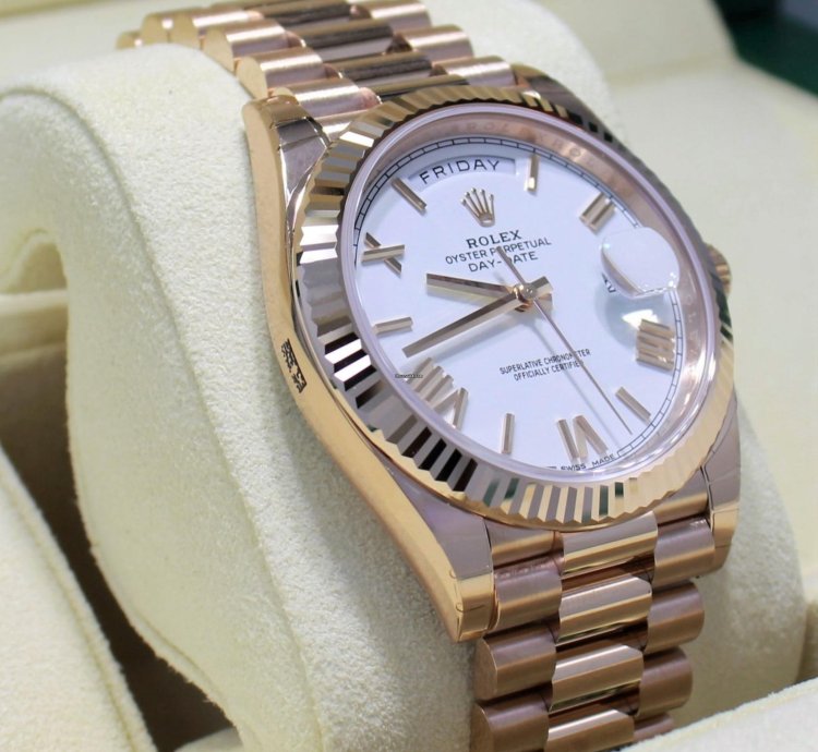 Rolex Day-date 40 President 40mm Day-date 228235 18k Rose Gold White Roman Dial Unworn