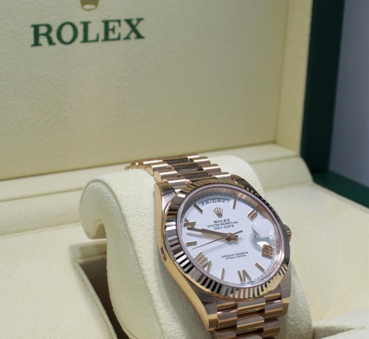 Rolex Day-date 40 President 40mm Day-date 228235 18k Rose Gold White Roman Dial Unworn
