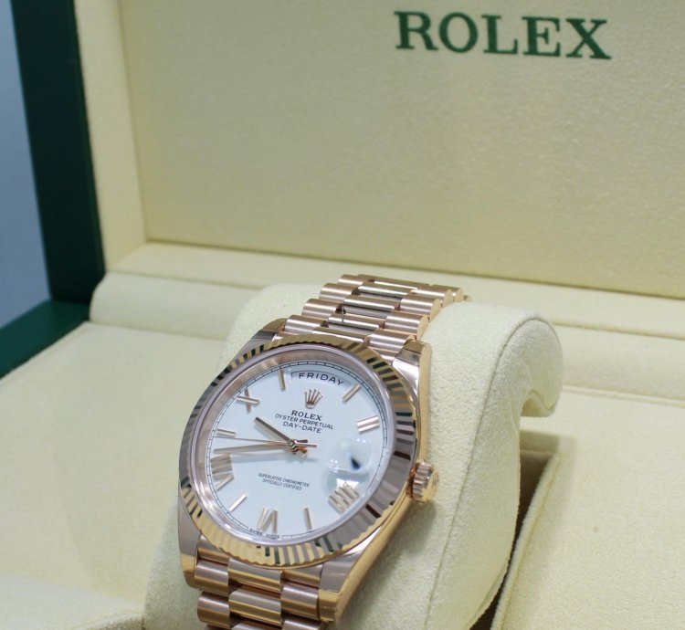 Rolex Day-date 40 President 40mm Day-date 228235 18k Rose Gold White Roman Dial Unworn