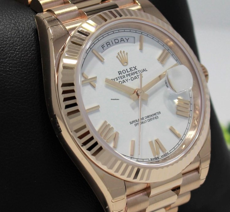 Rolex Day-date 40 President 40mm Day-date 228235 18k Rose Gold White Roman Dial Unworn
