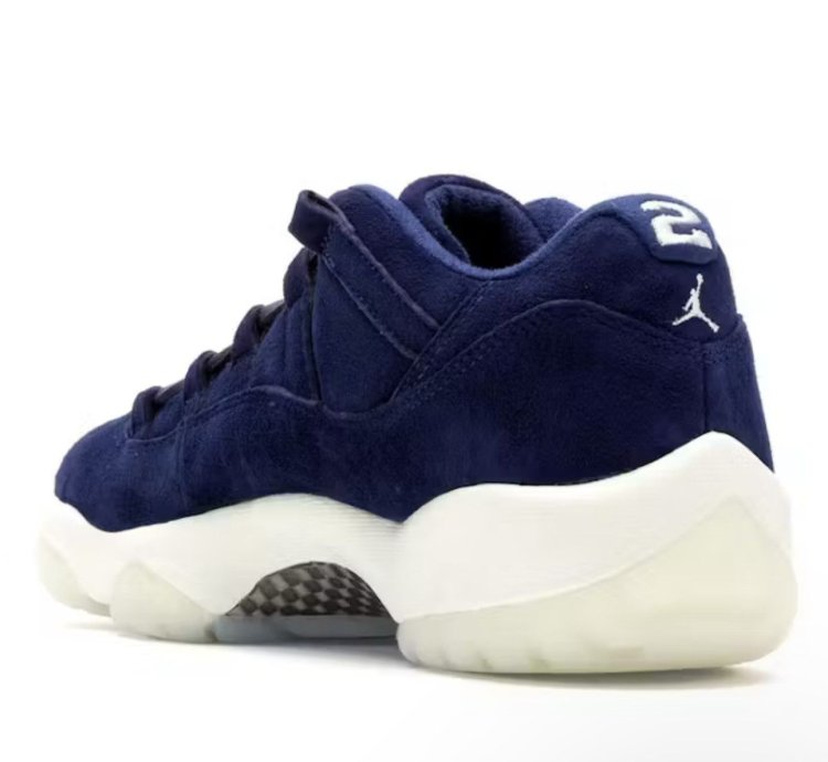 Jordan 11 Retro Low Derek Jeter Re2pect
