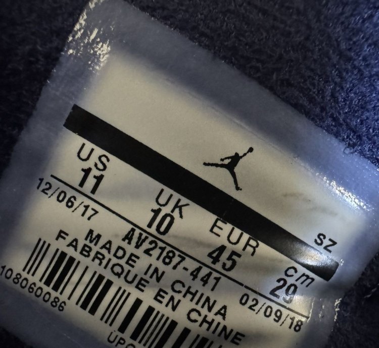 Jordan 11 Retro Low Derek Jeter Re2pect