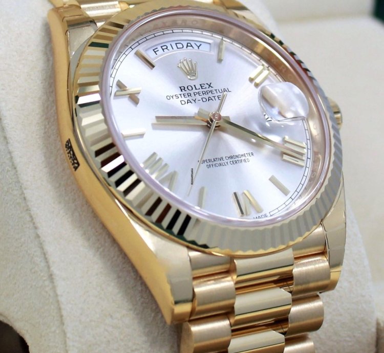 Rolex Day-date 40 President Day-date 228238 18k Yellow Gold Silver Roman Dial