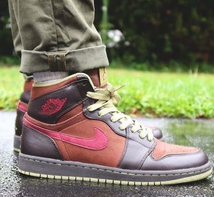 2010 Nike Air Jordan 1 Retro High Og Velvet Brown Garnet