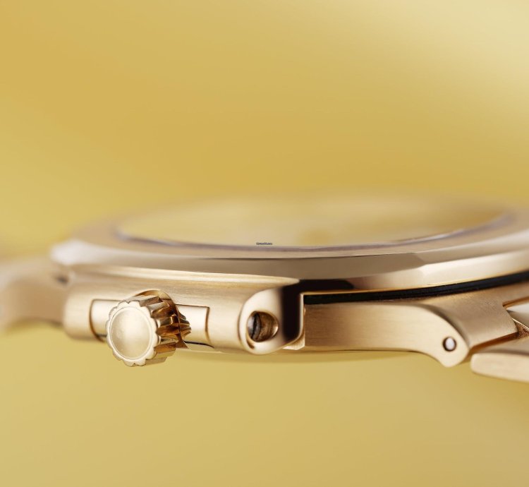 Patek Philippe Nautilus Ref 3800 1j White Dial - Baton And Roman Numerals 38mm 18k Yellow Gold