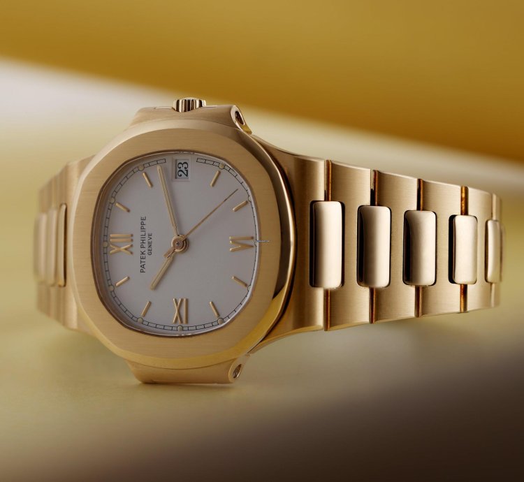 Patek Philippe Nautilus Ref 3800 1j White Dial - Baton And Roman Numerals 38mm 18k Yellow Gold
