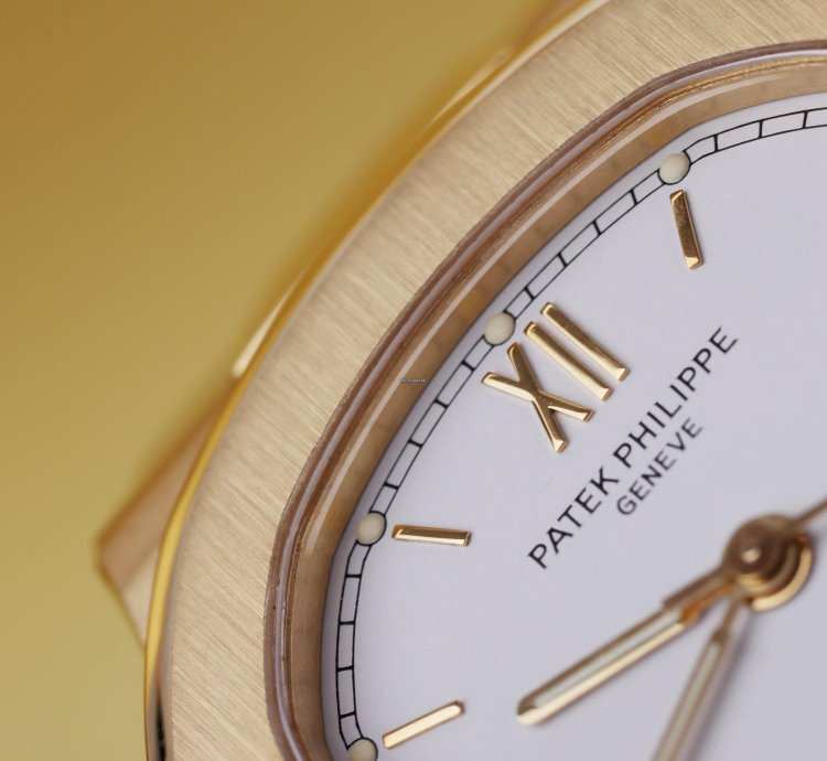 Patek Philippe Nautilus Ref 3800 1j White Dial - Baton And Roman Numerals 38mm 18k Yellow Gold