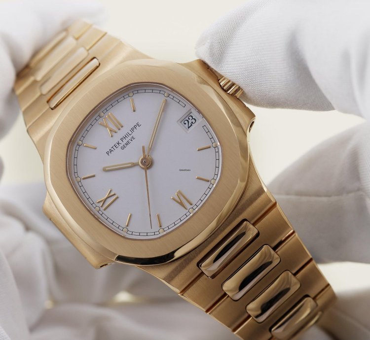 Patek Philippe Nautilus Ref 3800 1j White Dial - Baton And Roman Numerals 38mm 18k Yellow Gold