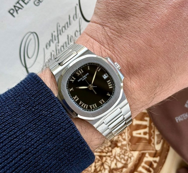 Patek Philippe Nautilus Ref 3800 Full Set Patek Service 2025 Black Roman Dial