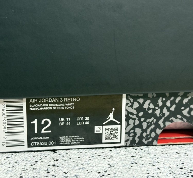 Jordan 3 Black Cat