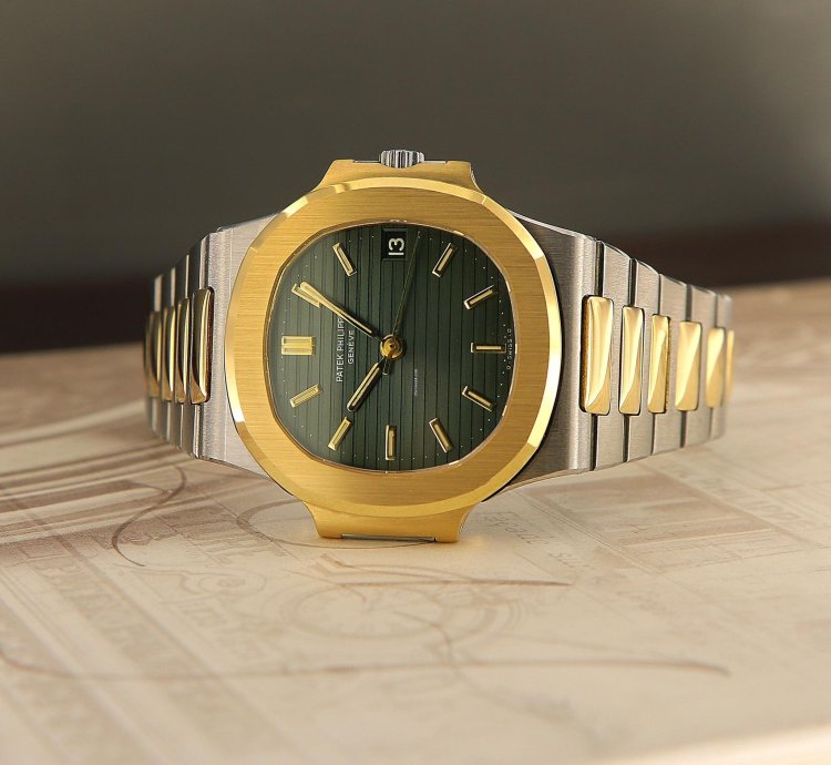 Patek Philippe Nautilus Ref 3800 Steel And Gold Amazing Green Patina Dial From Year 1982