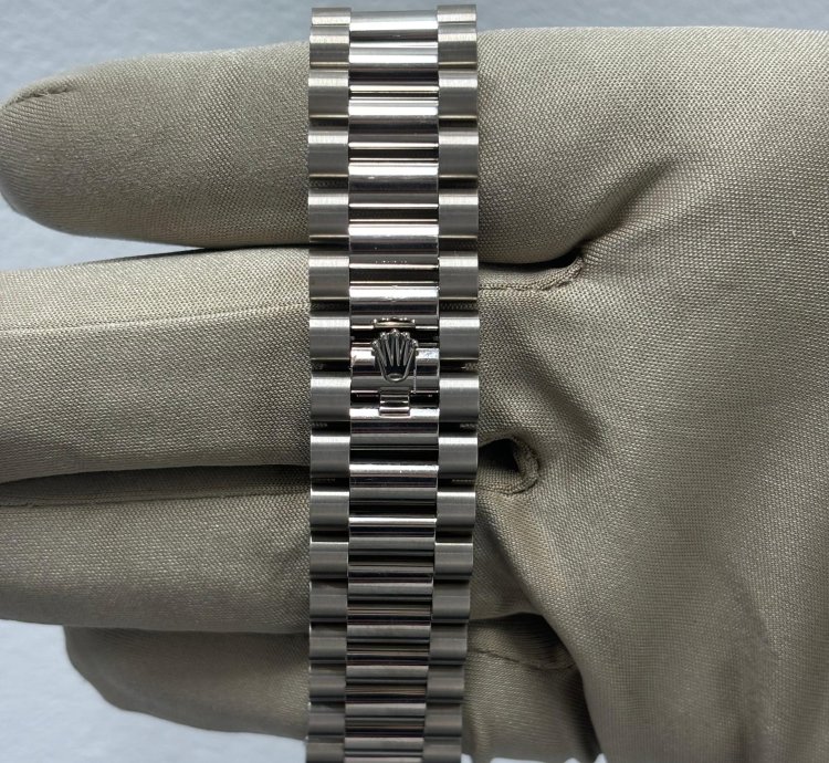 Rolex Day-date 40 President White Gold Silver Diamond Dial 228239 - New 2023