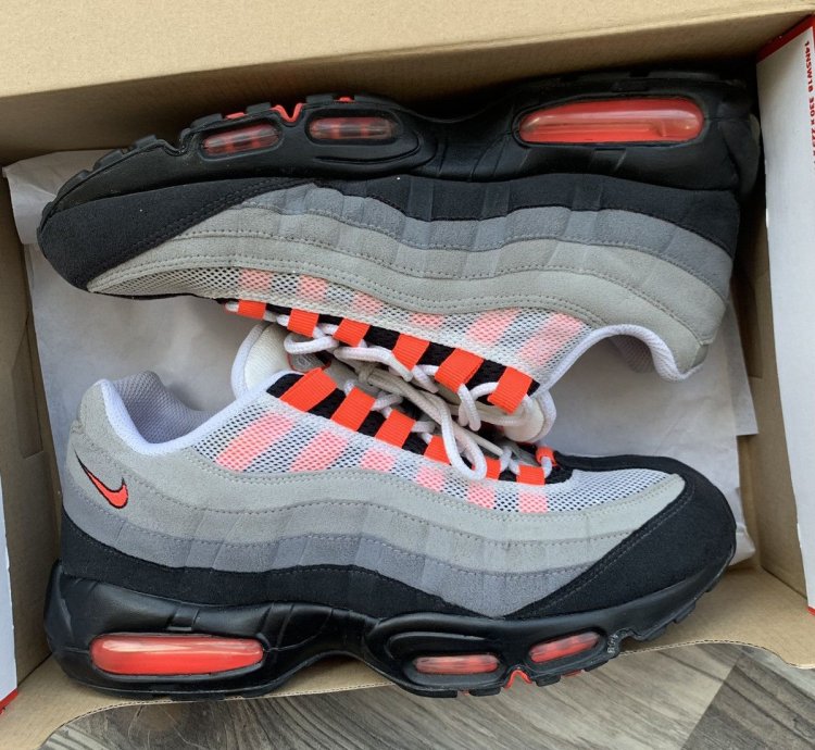 2011 Nike Air Max 95 Solar Red Size 9