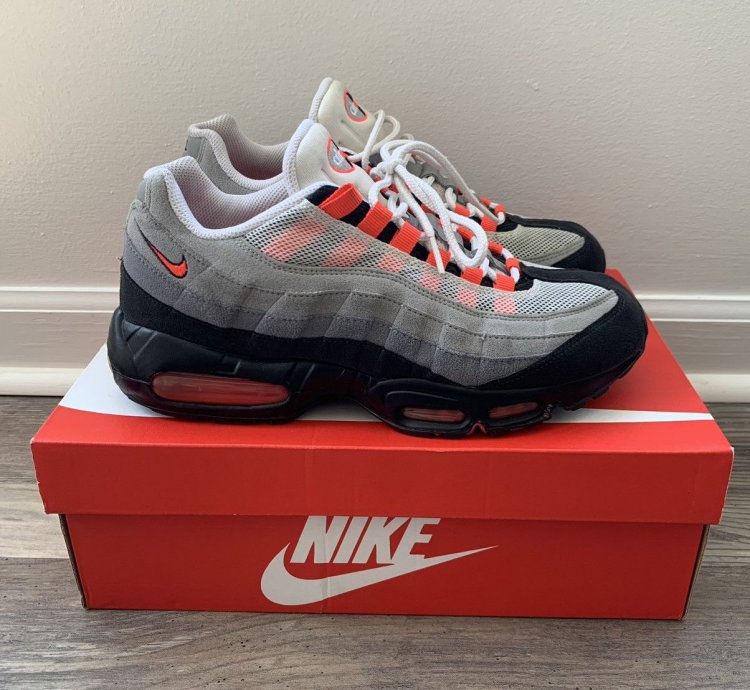 2011 Nike Air Max 95 Solar Red Size 9