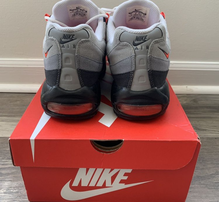 2011 Nike Air Max 95 Solar Red Size 9