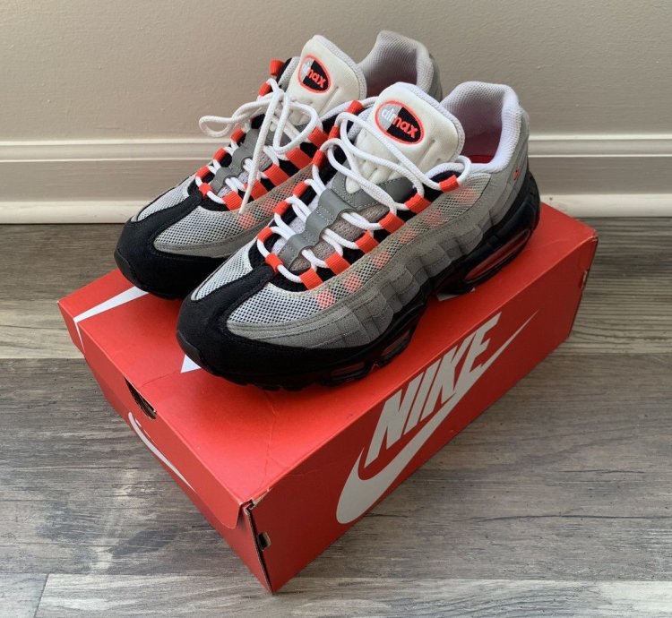 2011 Nike Air Max 95 Solar Red Size 9