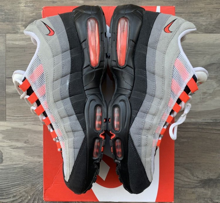 2011 Nike Air Max 95 Solar Red Size 9