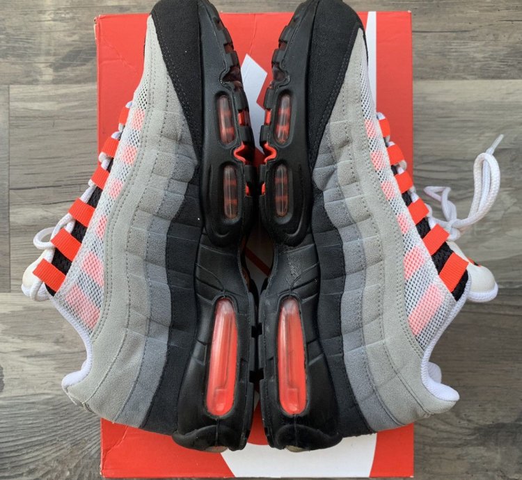 2011 Nike Air Max 95 Solar Red Size 9