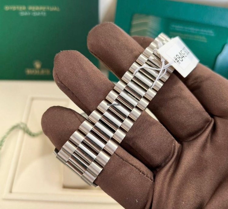 Rolex Day-date 40 Presidential Pave Diamond Dial Baguette Sapphire Diamonds