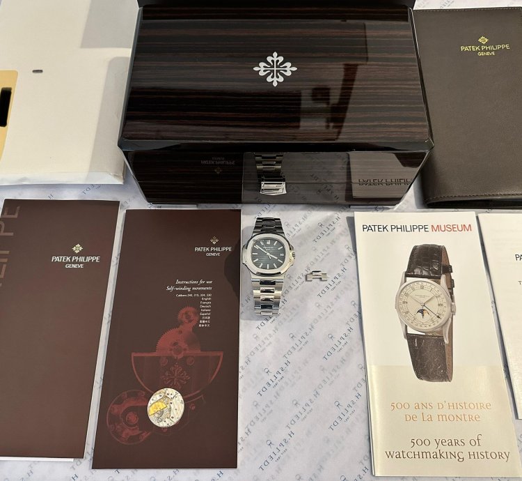 Patek Philippe Nautilus Ref 5711 1a-001 Unpolished Pretty Condition Full Set Germany 2008