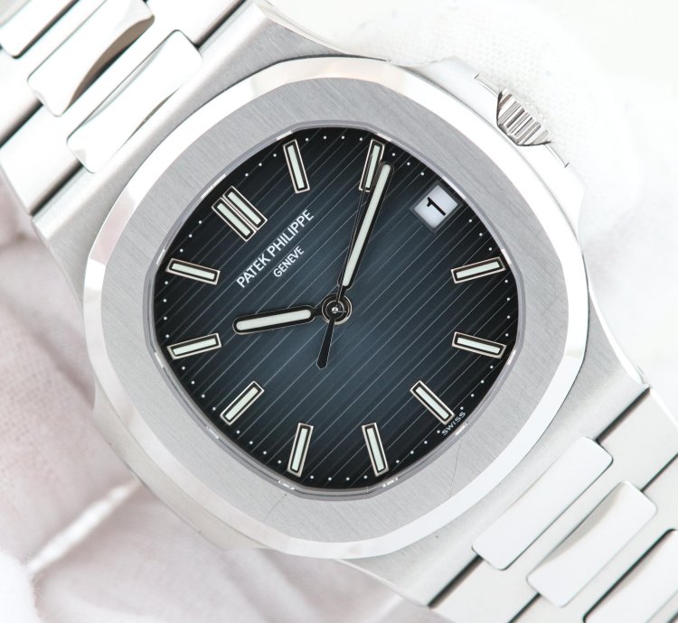 Patek Philippe Nautilus Ref 5711 1a-010 Super Full Set Really Like New Never Polished