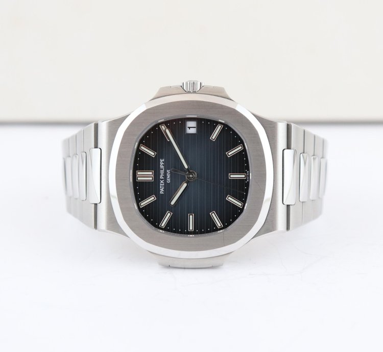 Patek Philippe Nautilus Ref 5711 1a-010 Super Full Set Really Like New Never Polished
