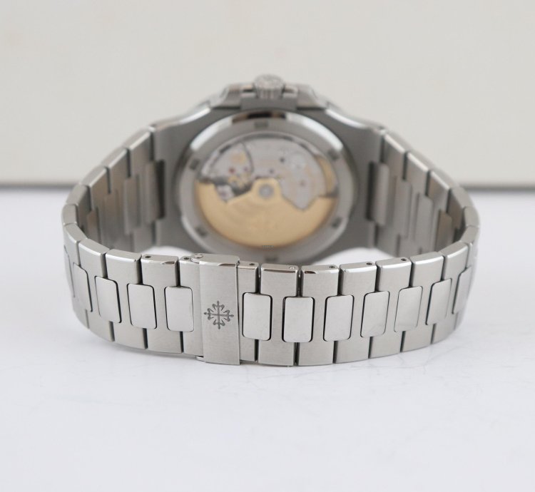 Patek Philippe Nautilus Ref 5711 1a-010 Super Full Set Really Like New Never Polished