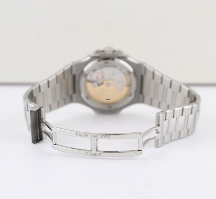 Patek Philippe Nautilus Ref 5711 1a-010 Super Full Set Really Like New Never Polished