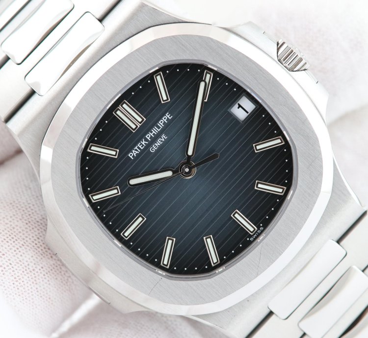 Patek Philippe Nautilus Ref 5711 1a-010 Super Full Set Really Like New Never Polished