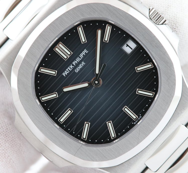 Patek Philippe Nautilus Ref 5711 1a-010 Super Full Set Really Like New Never Polished