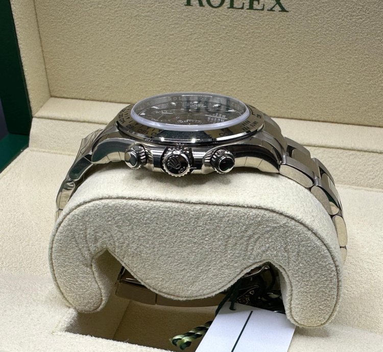 Rolex Daytona New Unworn Full Set