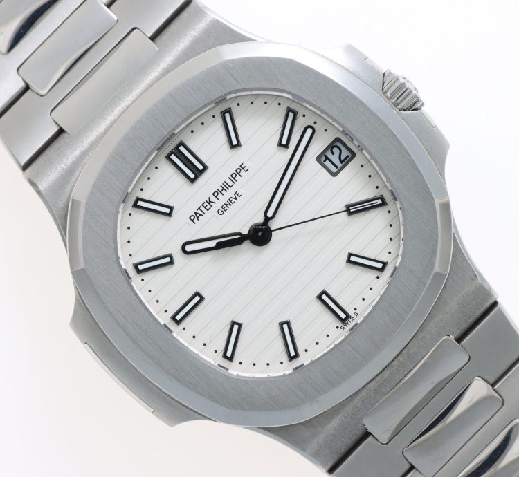 Patek Philippe Nautilus Ref 5711 1a-011 Steel White Dial Full Set Year 2014 Excellent Conditions