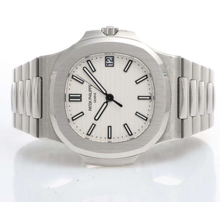 Patek Philippe Nautilus Ref 5711 1a-011 Steel White Dial Full Set Year 2014 Excellent Conditions