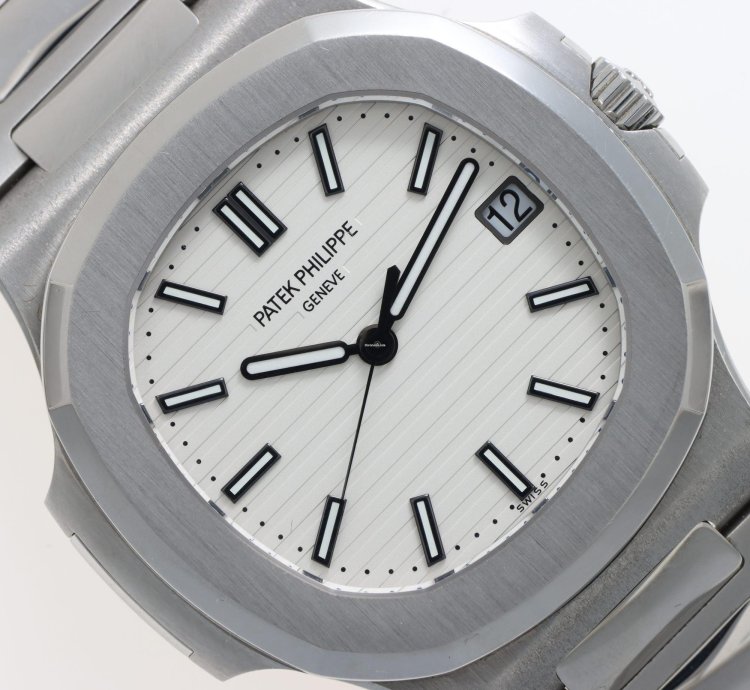 Patek Philippe Nautilus Ref 5711 1a-011 Steel White Dial Full Set Year 2014 Excellent Conditions