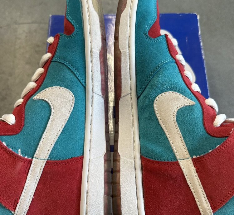 2009 Nike Sb Dunk High Bloody Gums