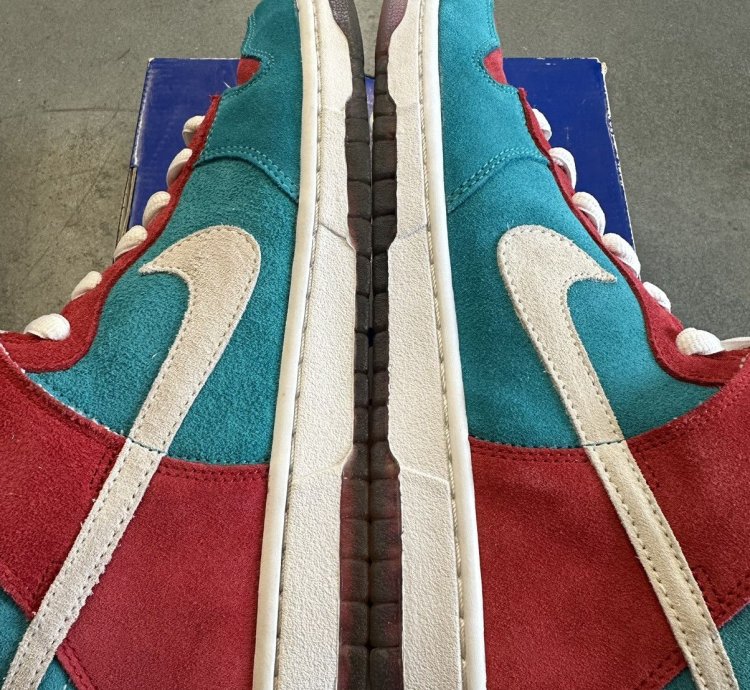 2009 Nike Sb Dunk High Bloody Gums